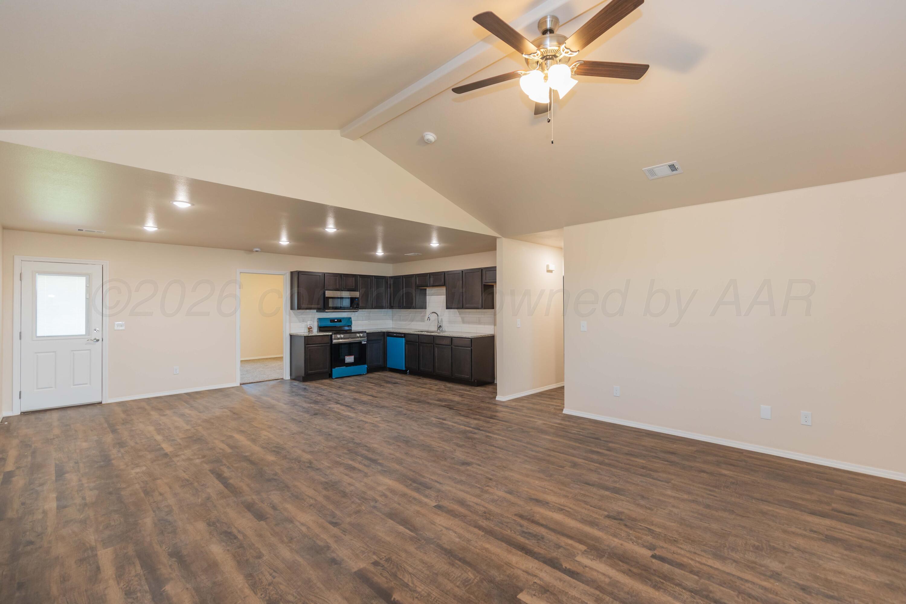 4404 Sunset Street Amarillo, TX 79118 - Photo 4 of 37 LIVING ROOM