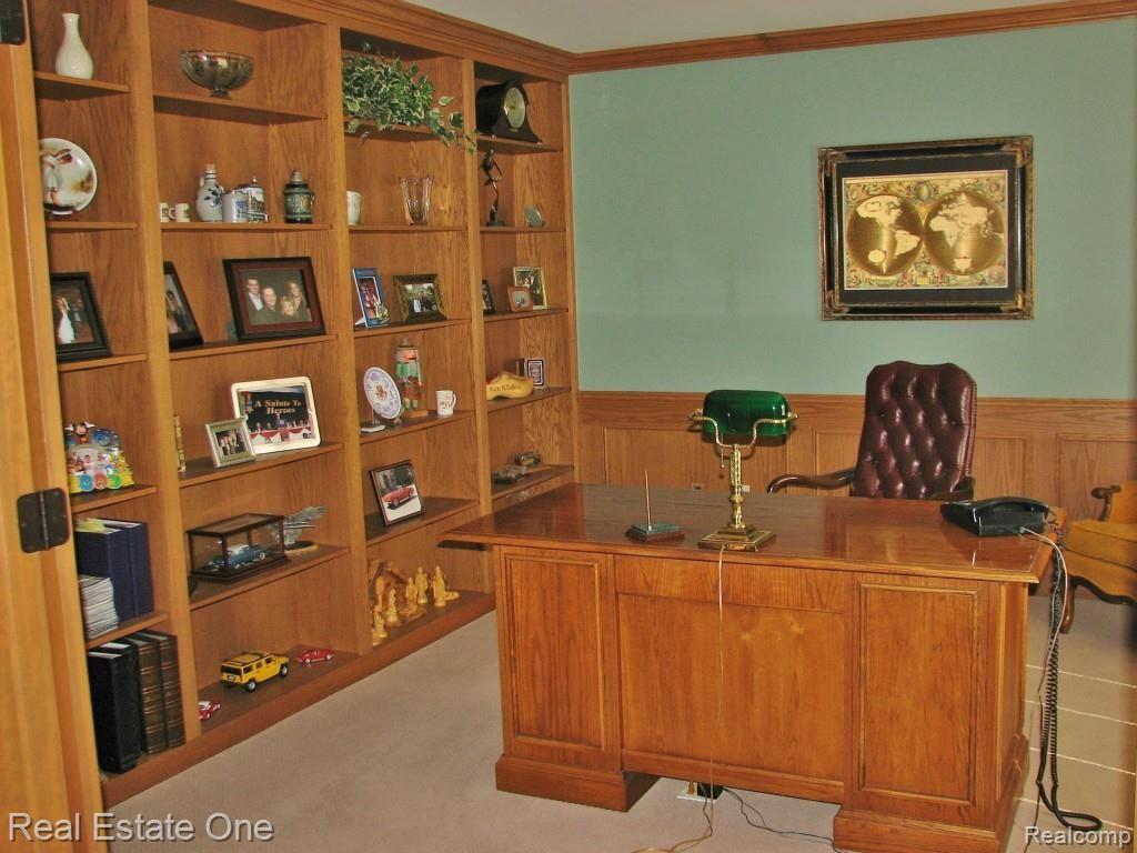 4240 Ridge Side Drive Rochester, MI 48306 - Photo 11 of 23 11 Library.jpg