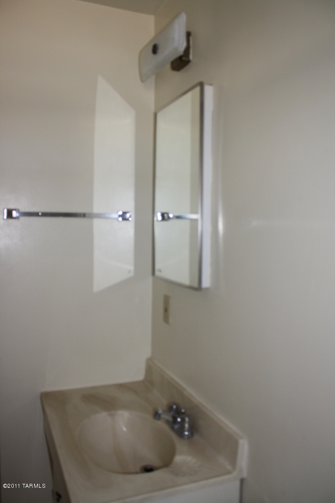 3265 East Silverlake Road Tucson, AZ 85713 - Photo 7 of 17 Gallery Image 7