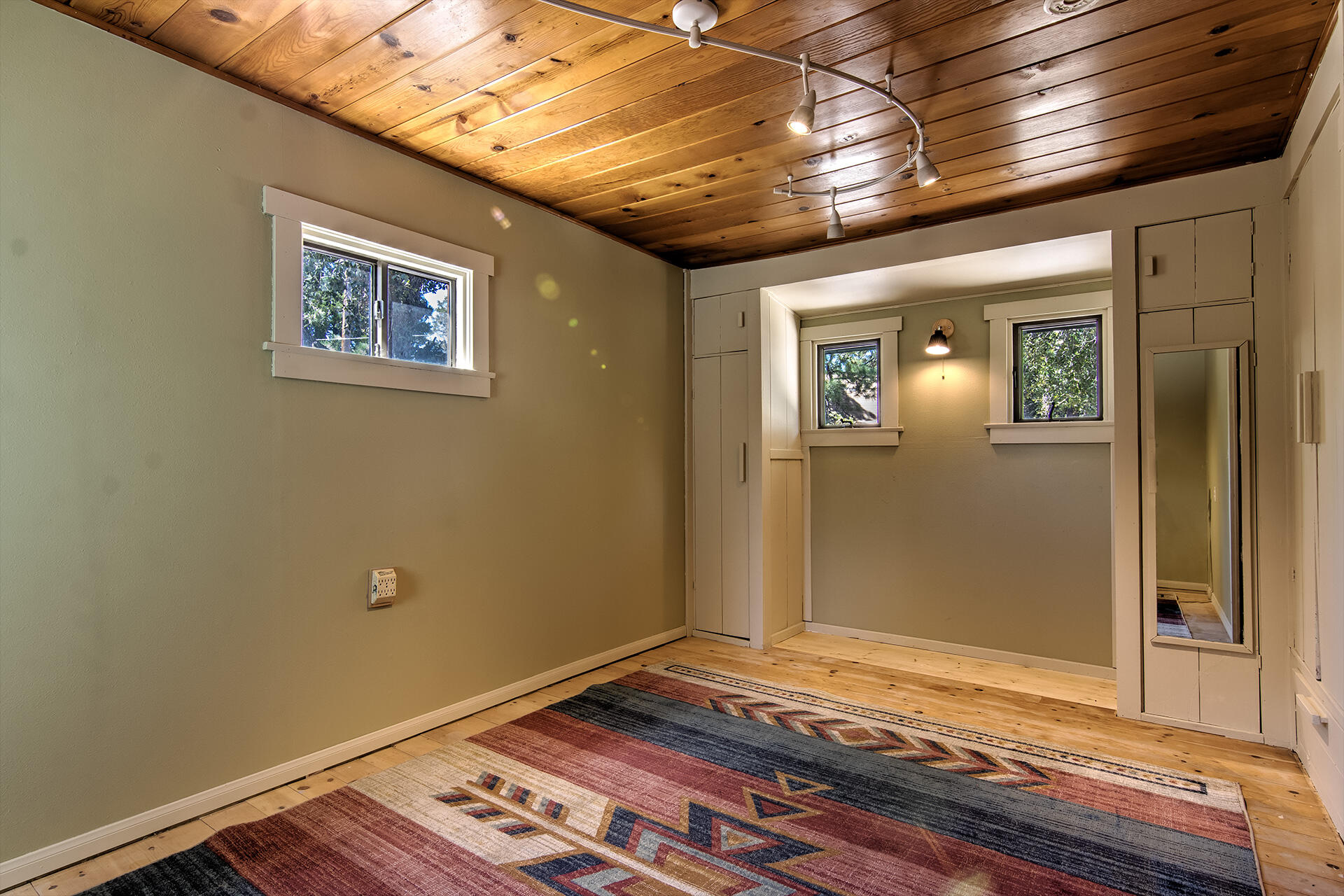 52890 Overlook Drive Idyllwild, CA 92549 - Photo 38 of 82 a view of an empty room