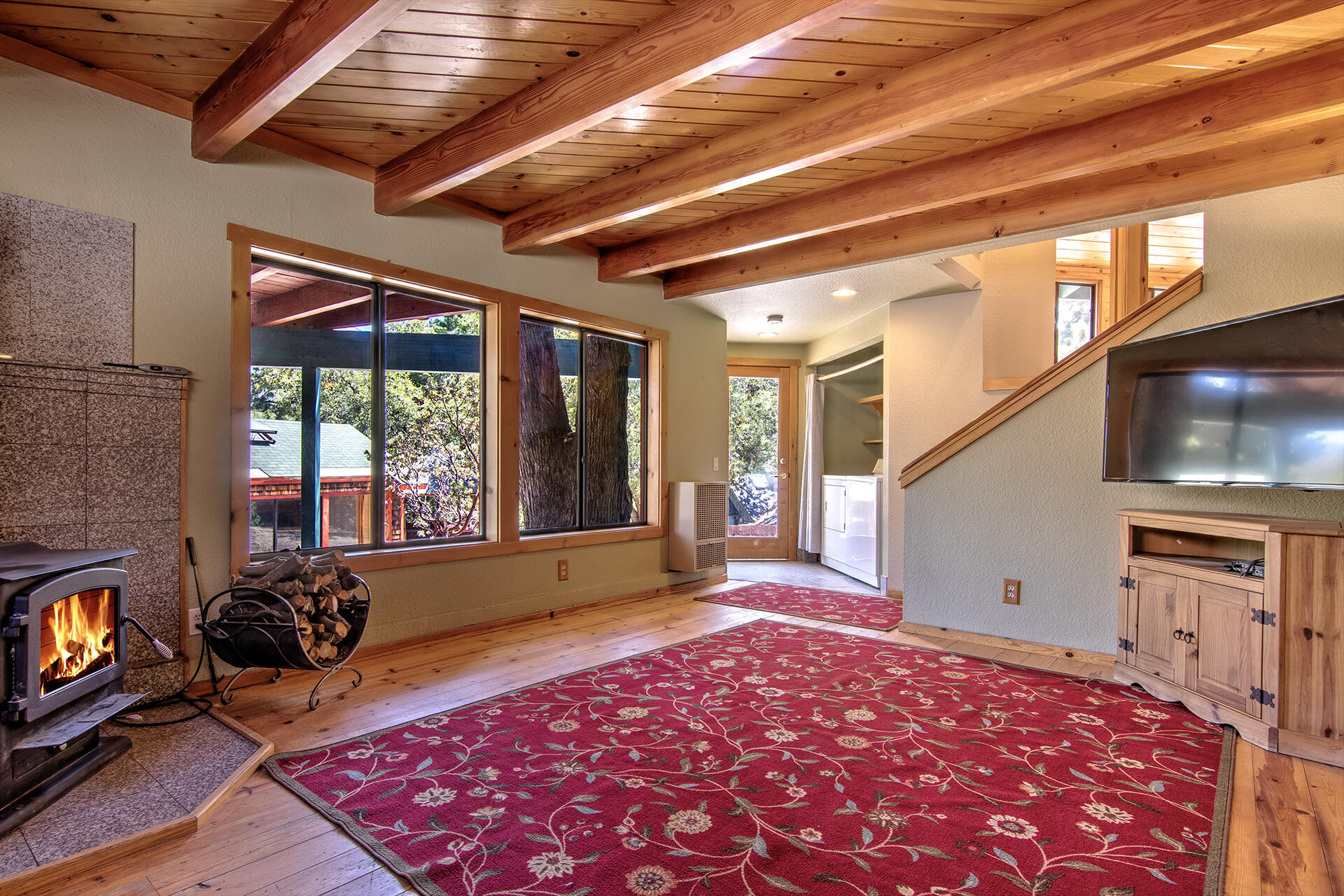 52890 Overlook Drive Idyllwild, CA 92549 - Photo 43 of 82 a very nice looking room with a large window