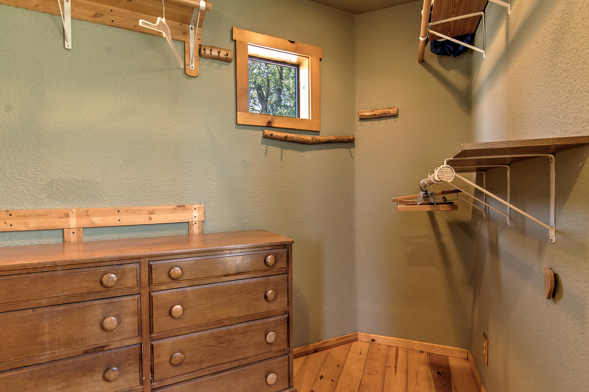 52890 Overlook Drive Idyllwild, CA 92549 - Photo 47 of 82 a view of a dresser with wooden cabinet