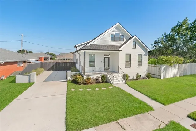 $320,000 | 213 Bear Drive, Arabi, LA 70032