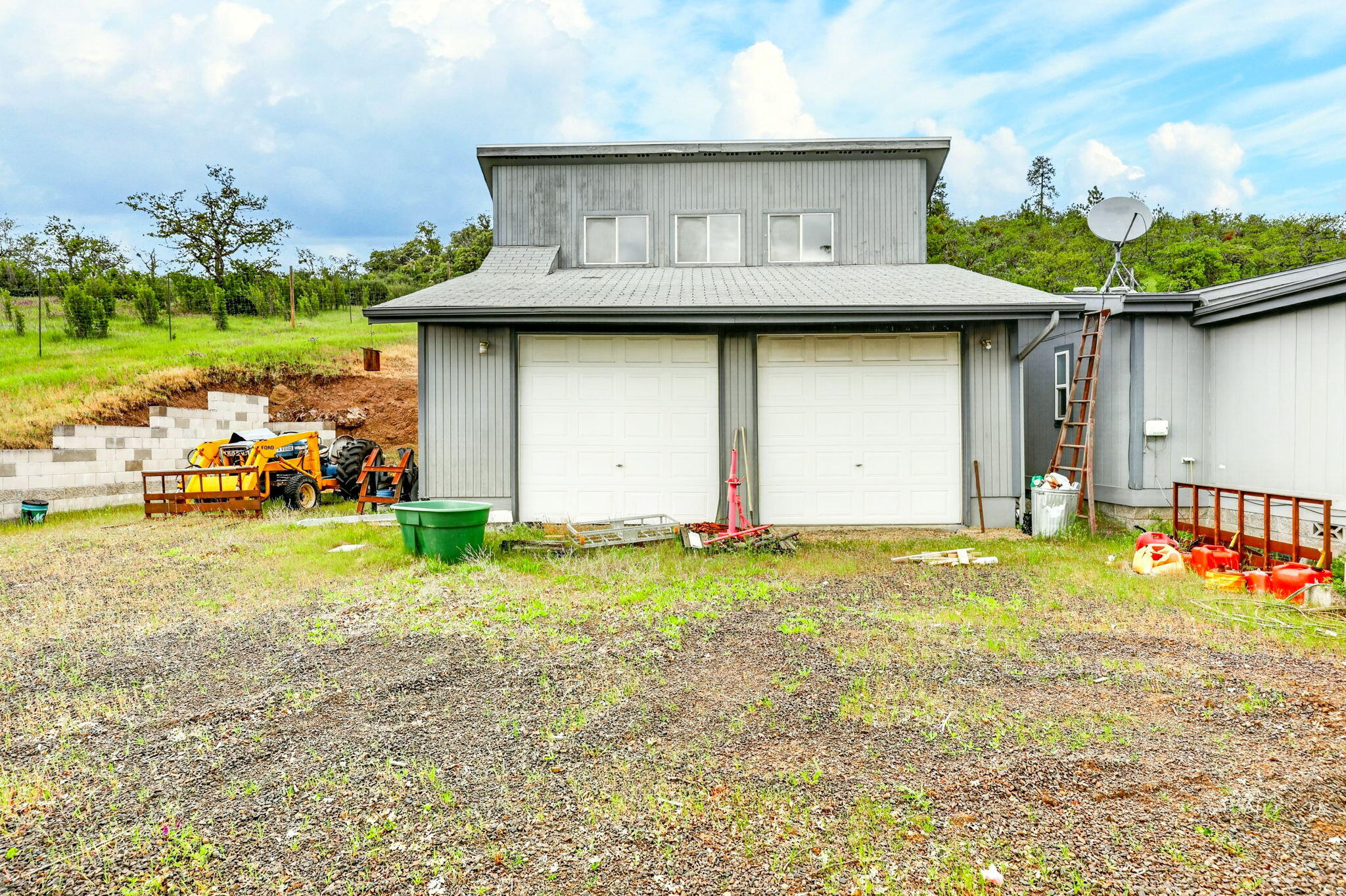 1374 West Linn Road Eagle Point, OR 97524 - Photo 33 of 45 Garage