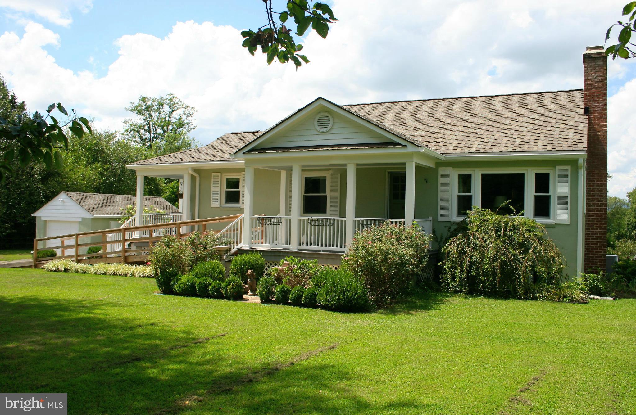 22265 St Louis Road Middleburg, VA 20117 - Photo 1 of 26 Charming & in excellent condition!