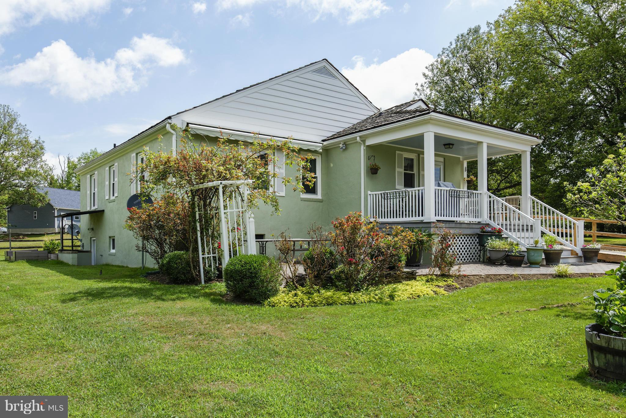 22265 St Louis Road Middleburg, VA 20117 - Photo 7 of 26 Side