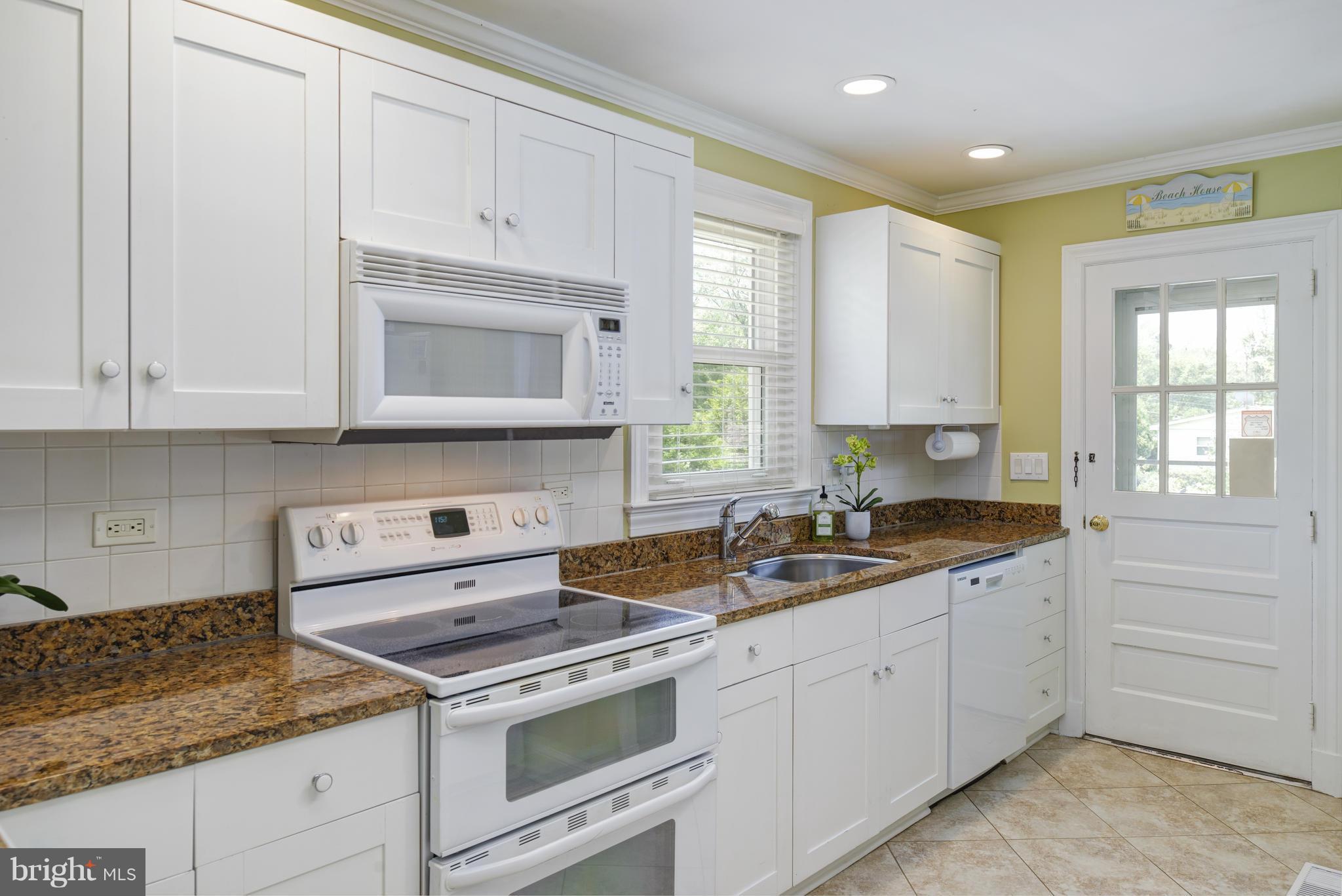 22265 St Louis Road Middleburg, VA 20117 - Photo 10 of 26 Updated Kitchen