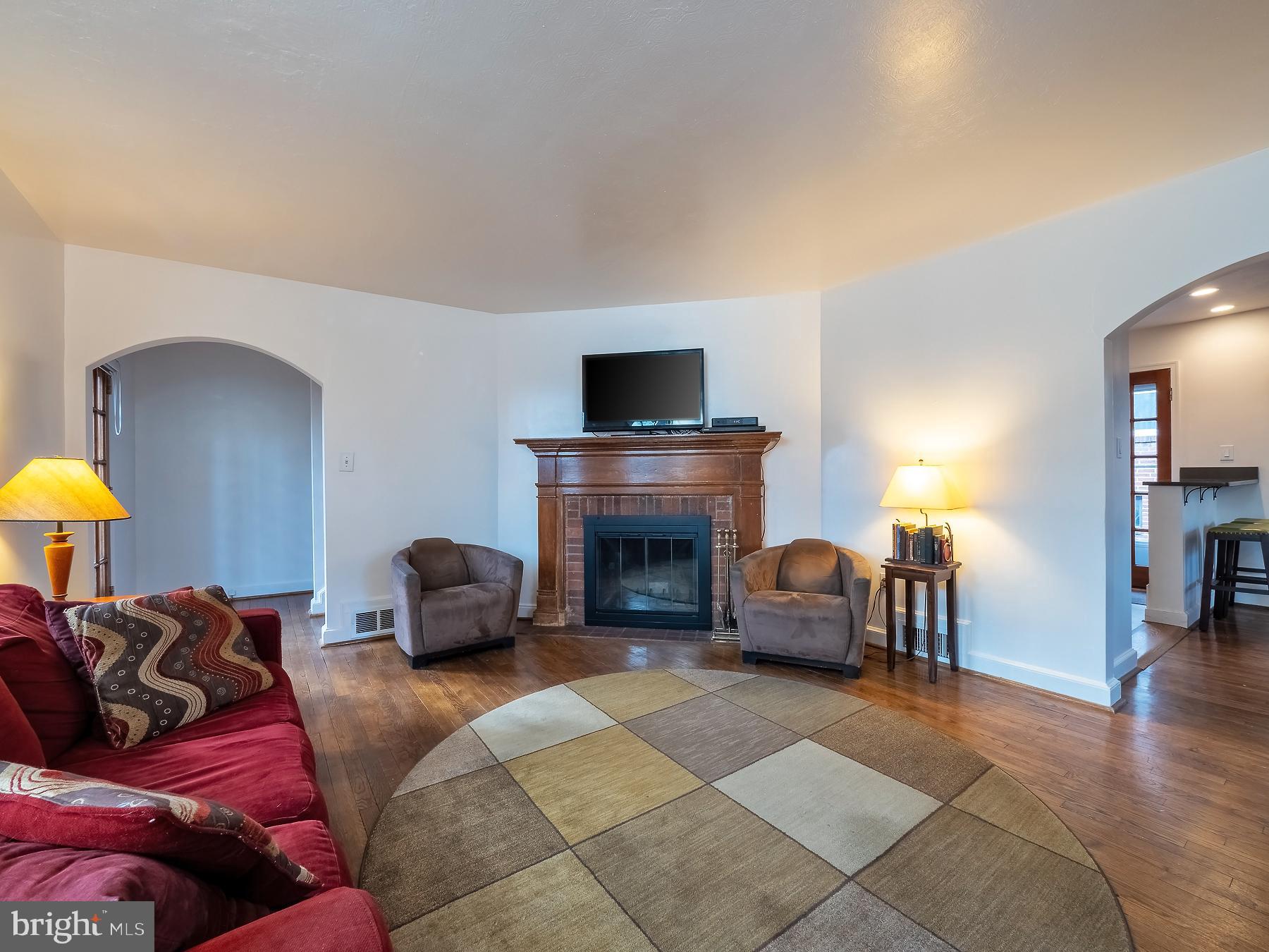 Living Room with fireplace