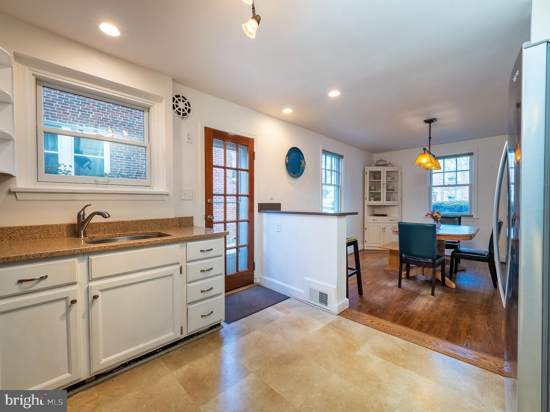 Open kitchen with breakfast bar