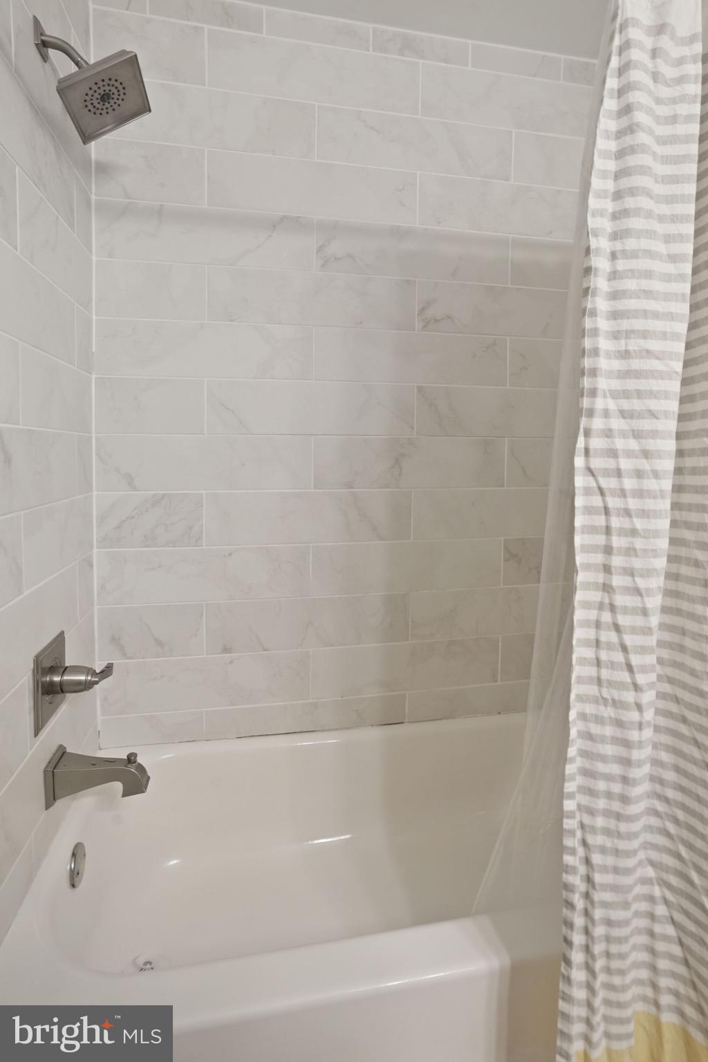 2119 Thomas View Road Reston, VA 20191 - Photo 30 of 41 a bathroom with a bathtub