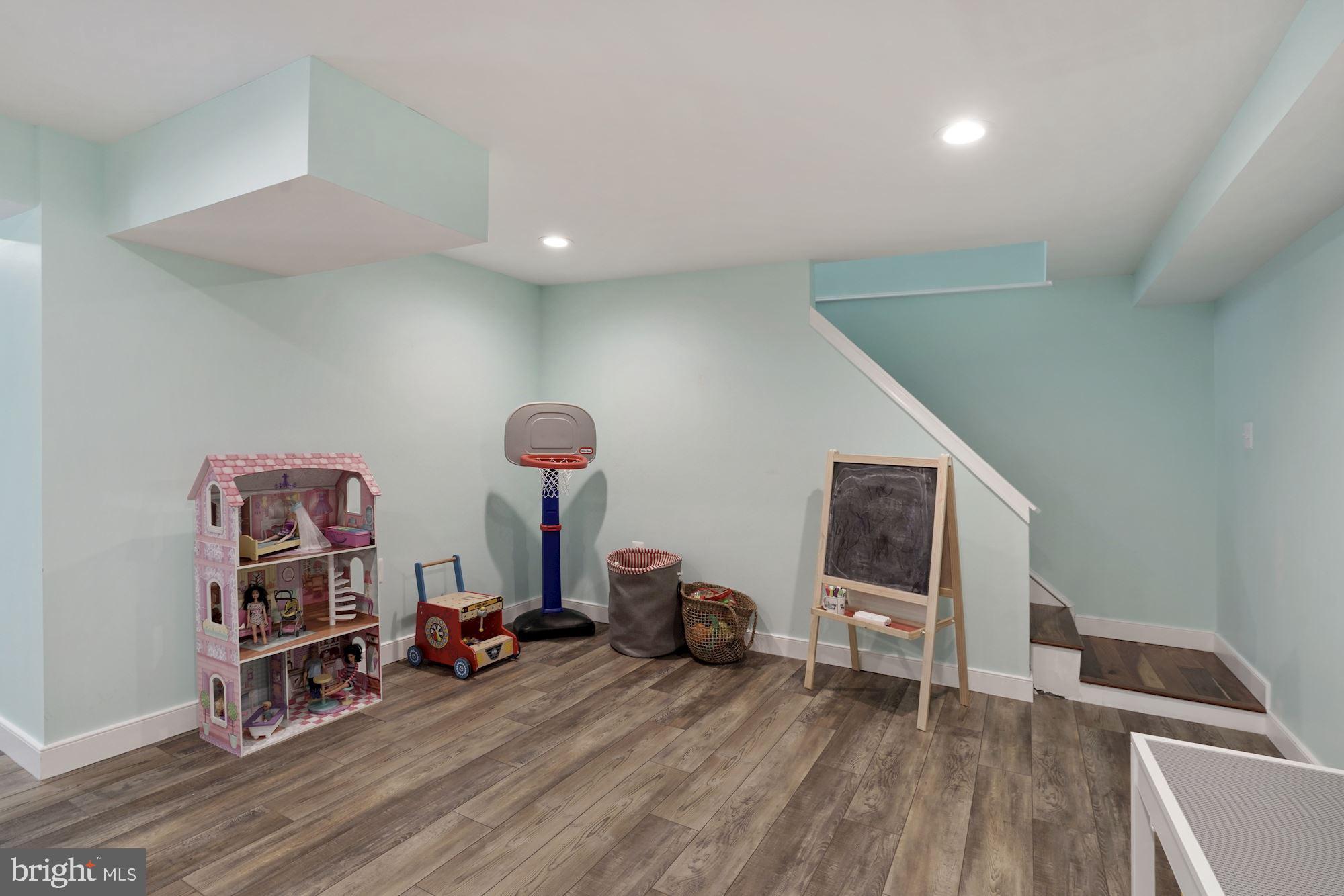 2119 Thomas View Road Reston, VA 20191 - Photo 32 of 41 a view of a room with gym equipment
