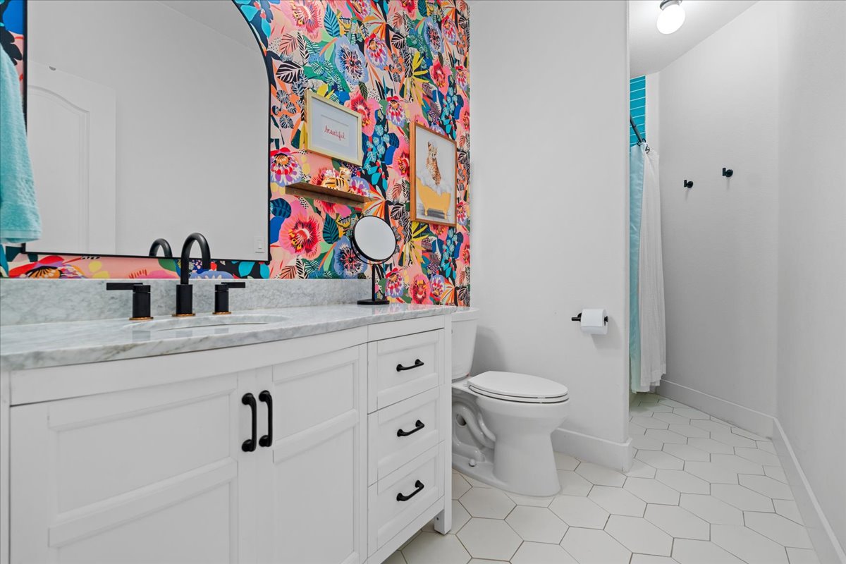 7200 Moon Rock Road Austin, TX 78739 - Photo 29 of 38 Remolded shared bathroom