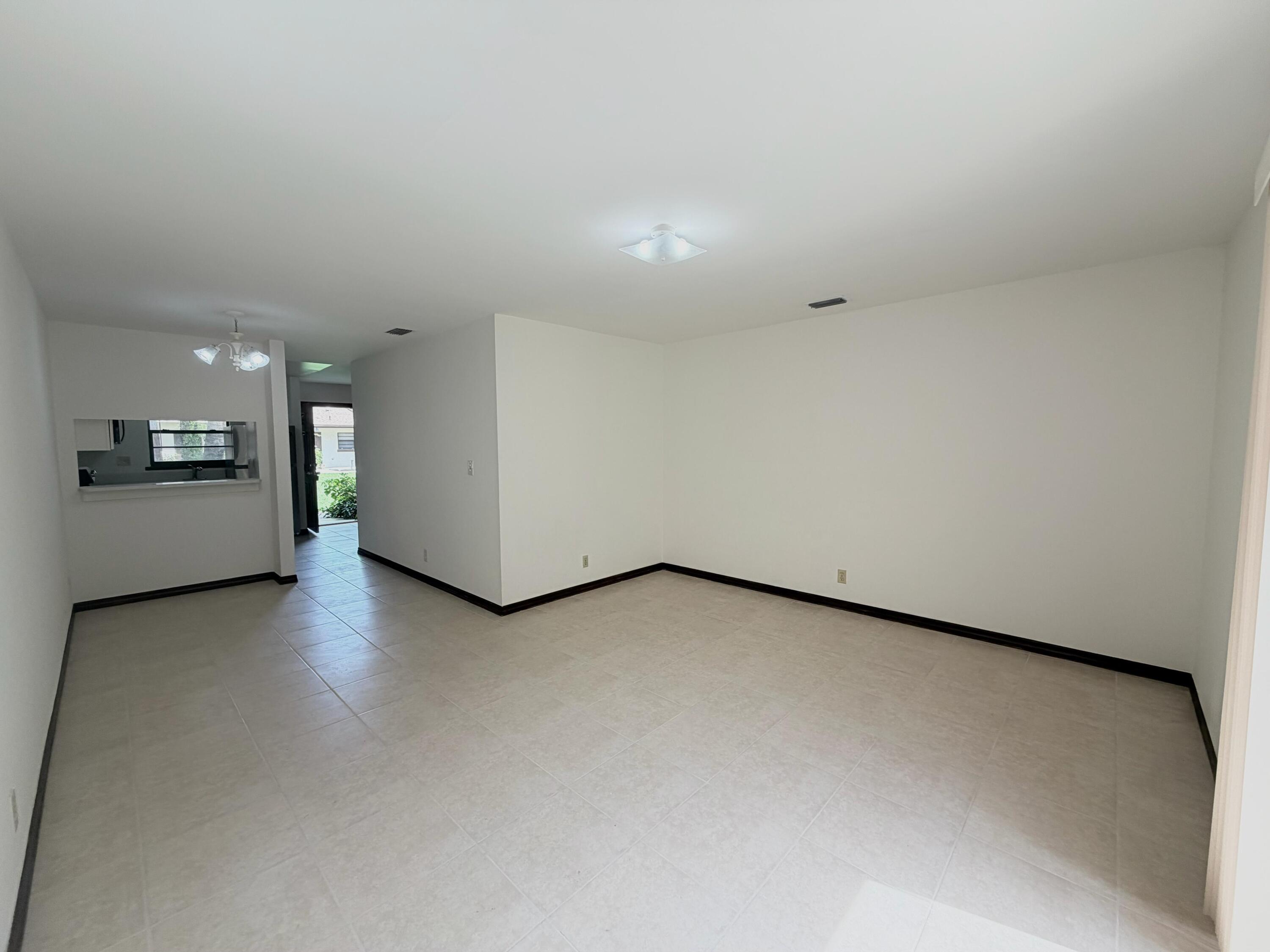 1226 Haverhill Road, Unit 3 Haverhill, FL 33417 - Photo 13 of 18 WhatsApp Image 2026-03-20 at 21.28.39 (1
