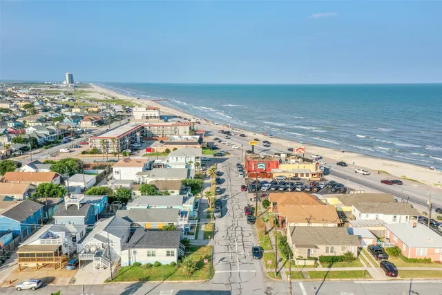 $1,650 | 1523 Avenue O, Galveston, TX 77550