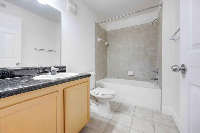 an empty room with closet and a ceiling fan