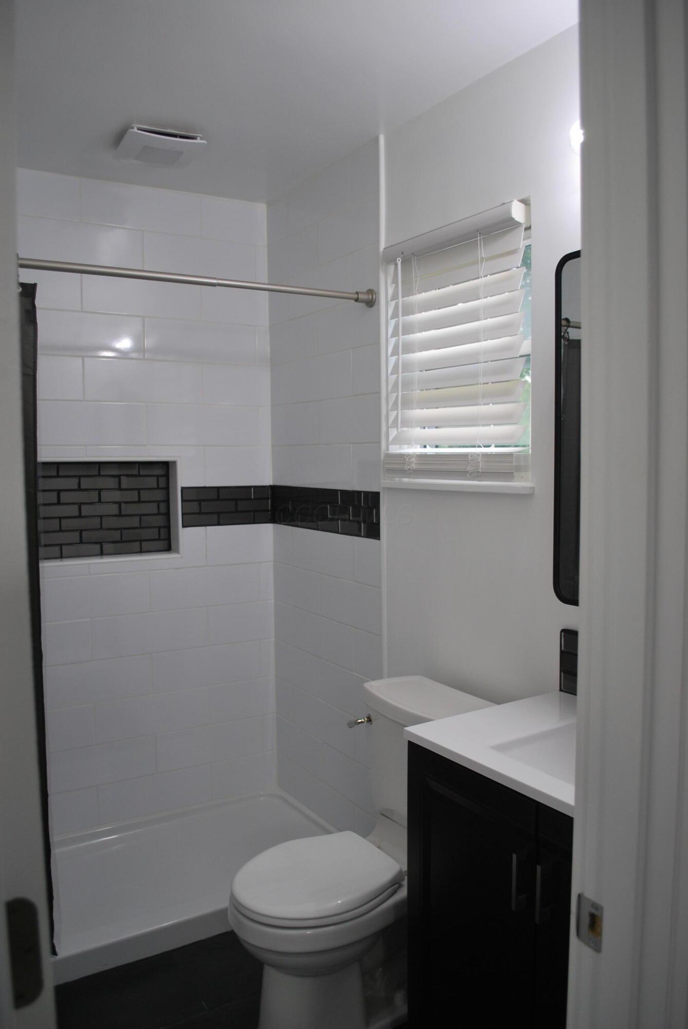7404 Worthington Road Westerville, OH 43082 - Photo 25 of 32 Primary bathroom