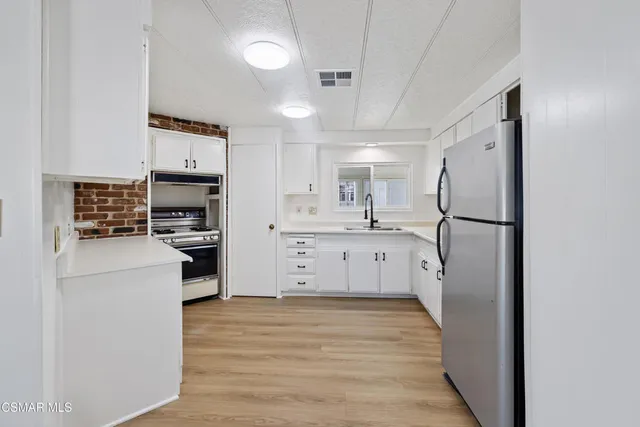 $325,000 | 72 Suzanne Court, Unit 72, Newbury Park, CA 91320