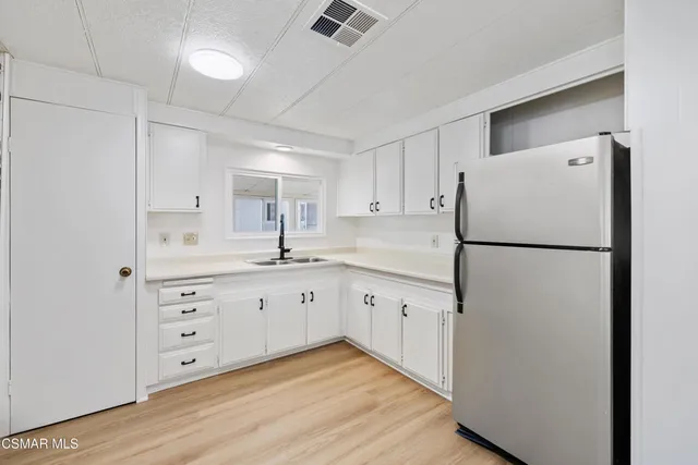 $325,000 | 72 Suzanne Court, Unit 72, Newbury Park, CA 91320