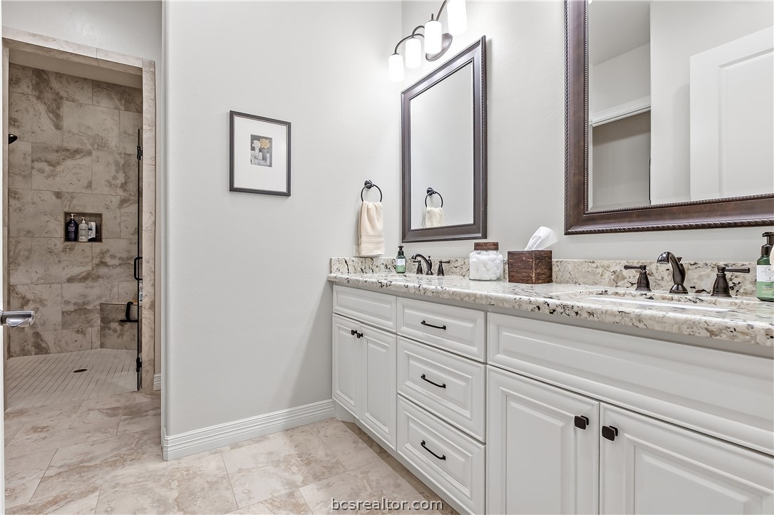 2816 Maroon Court Bryan, TX 77807 - Photo 27 of 30 Front primary en suite bathroom