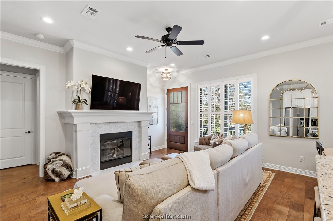 2816 Maroon Court Bryan, TX 77807 - Photo 8 of 30 Open concept living/kitchen with island