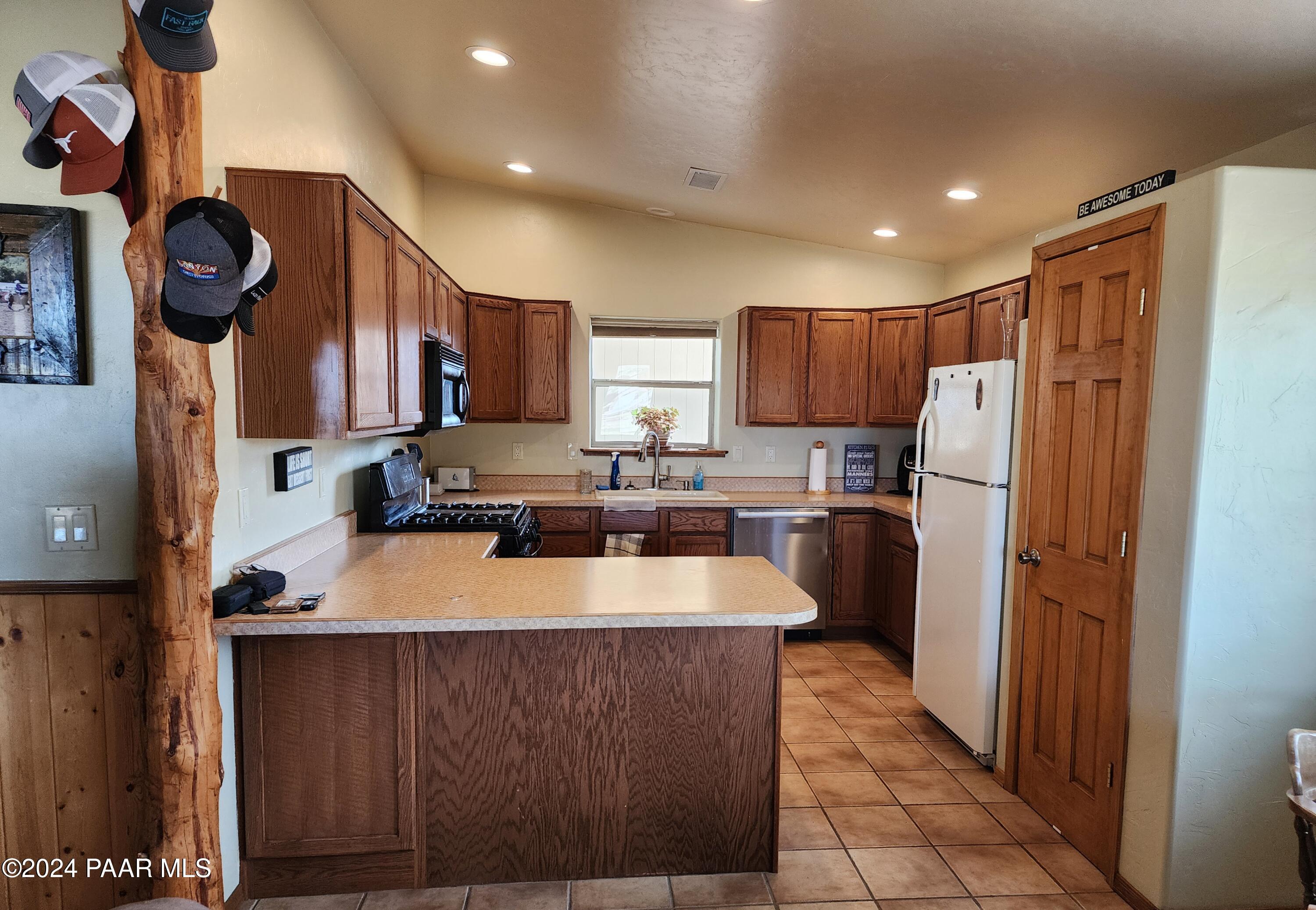 3325 West L Bar L Road Prescott, AZ 86305 - Photo 8 of 40 20241027_141913