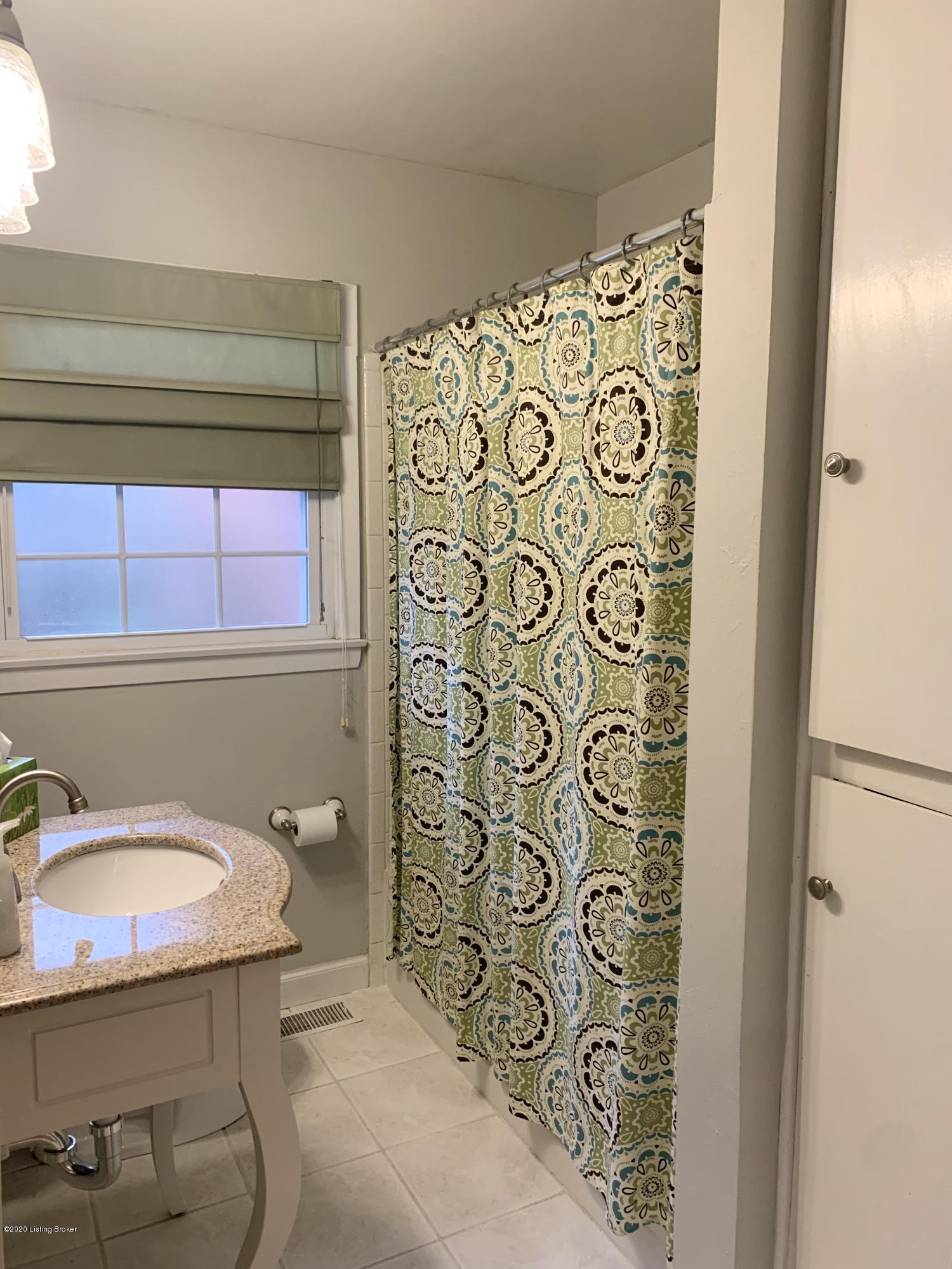 1821 Millgate Road Louisville, KY 40223 - Photo 14 of 17 9E620F82-18CC-4AA5-BC6F-A23AB2902BD0