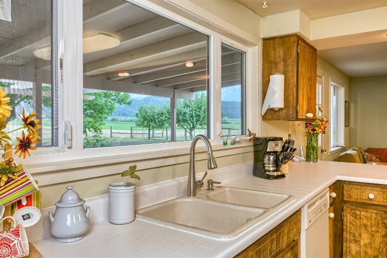 2040 Meridian Road Eagle Point, OR 97524 - Photo 13 of 35 Additional Photo