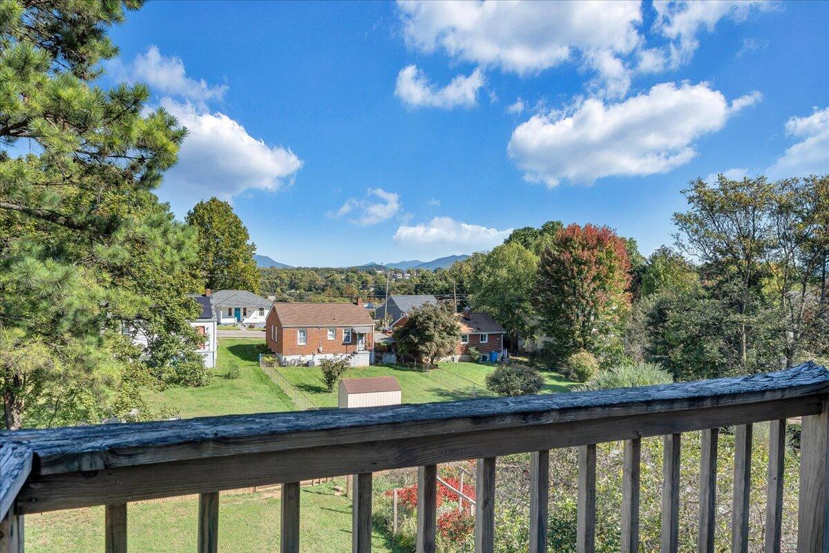 2115 Berkley Avenue Southwest Roanoke, VA 24015 - Photo 22 of 38 40-MIB03012