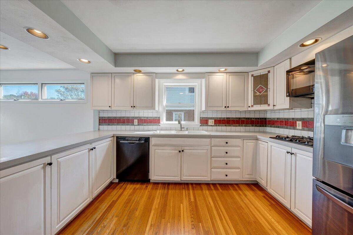 2115 Berkley Avenue Southwest Roanoke, VA 24015 - Photo 6 of 38 15-MIB03132