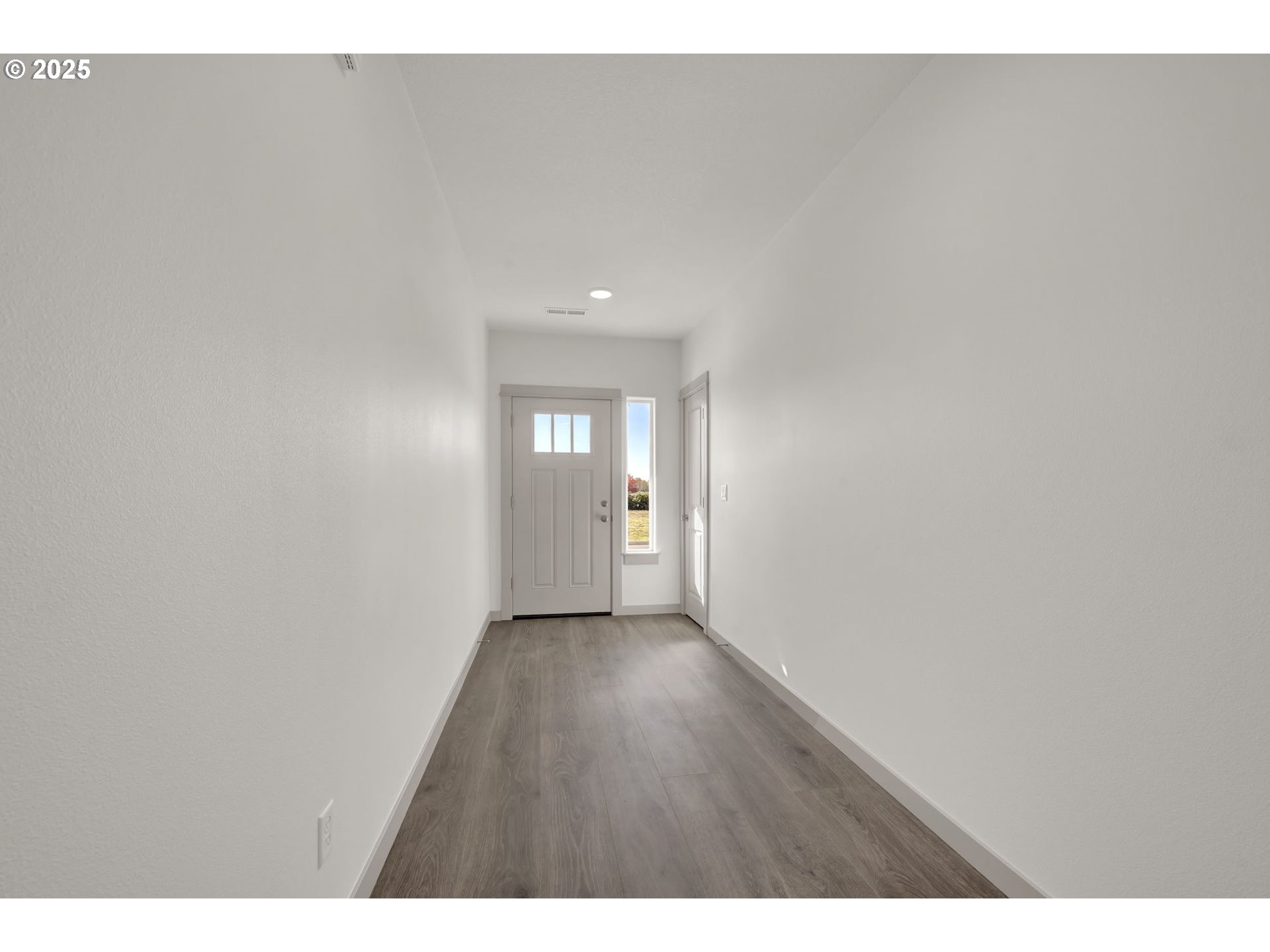 5645 Magnificence Way Eugene, OR 97402 - Photo 36 of 38 a view of an empty room and window