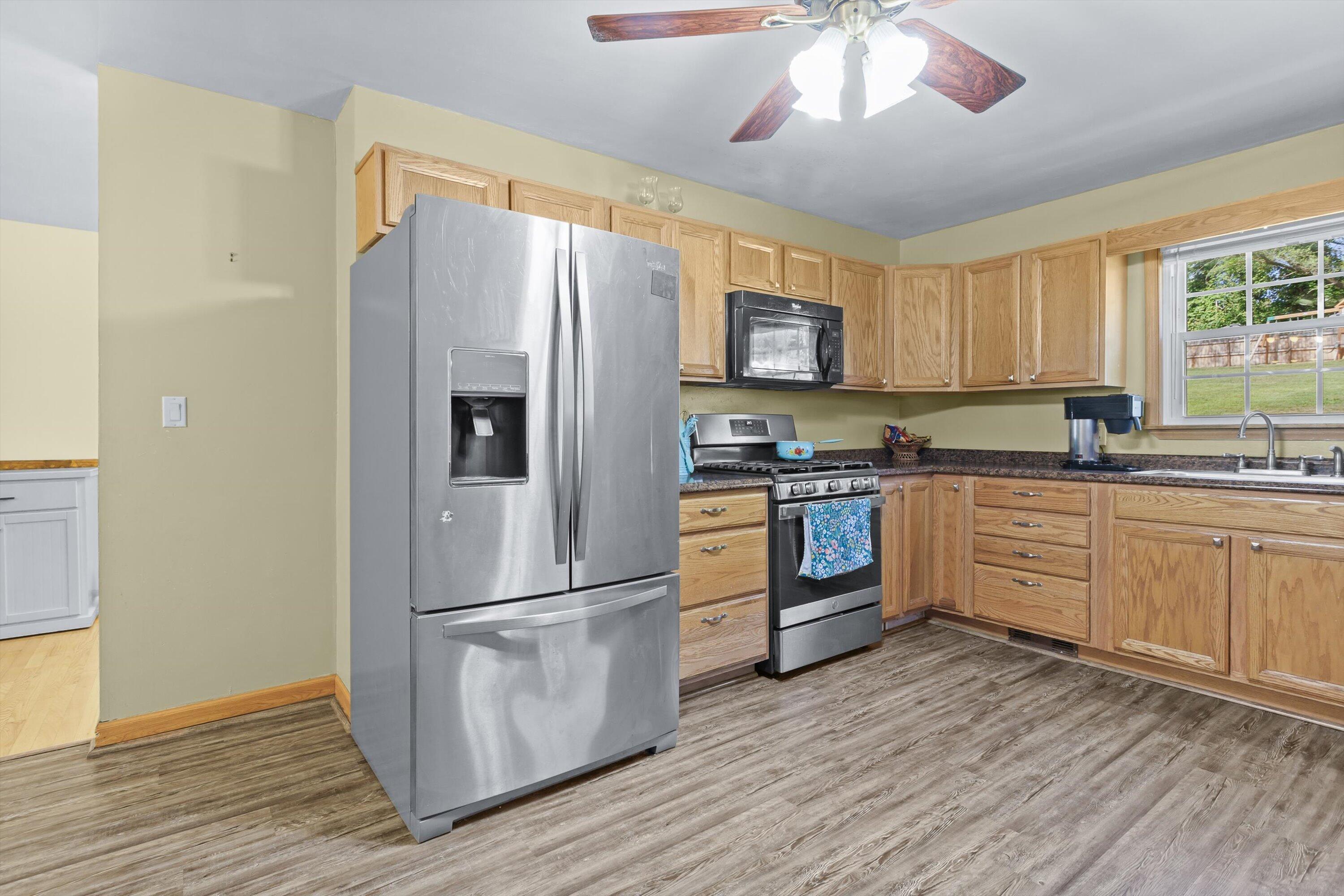 3300 Read Mountain Road Roanoke, VA 24019 - Photo 11 of 36 Kitchen