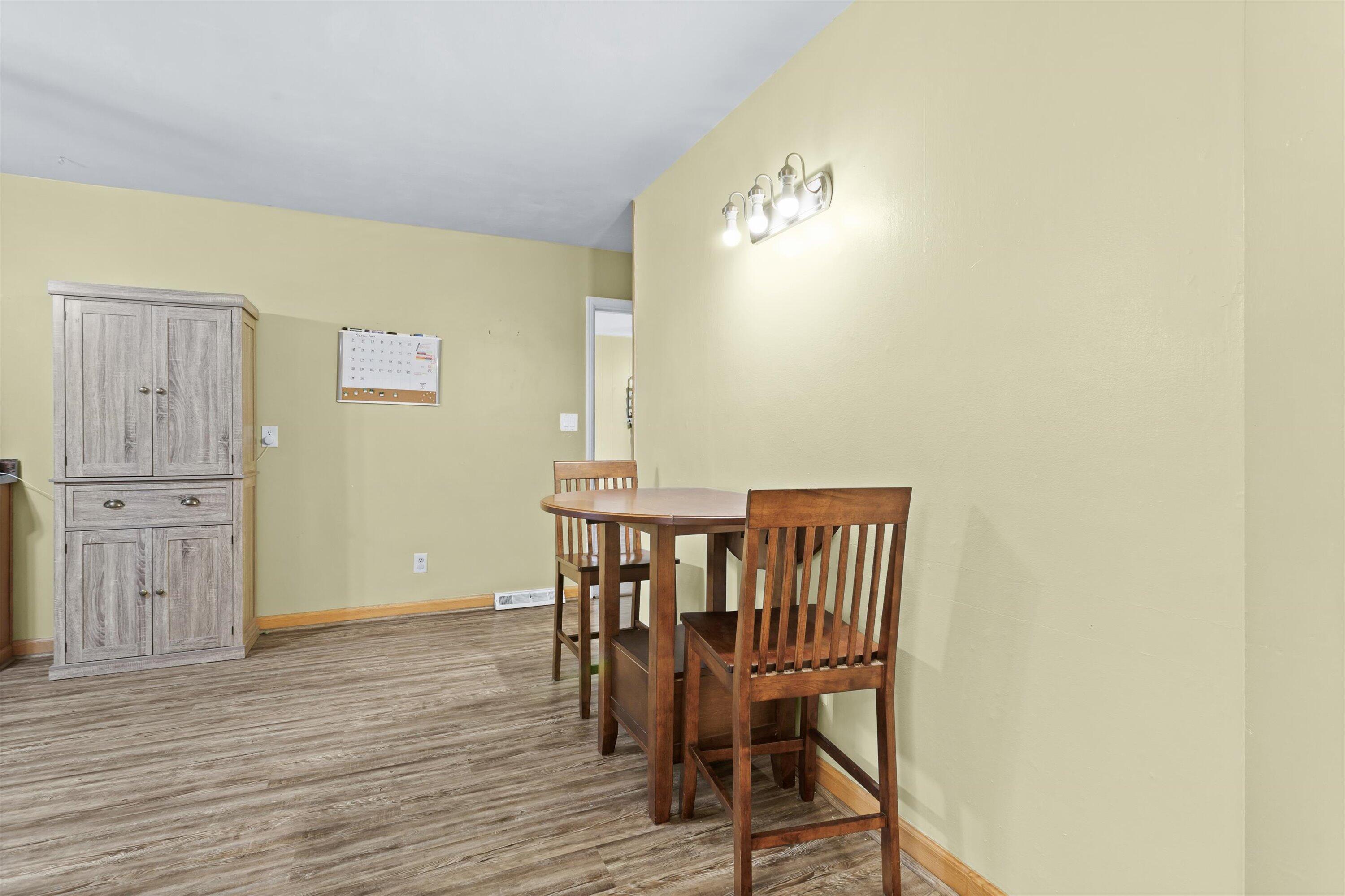 3300 Read Mountain Road Roanoke, VA 24019 - Photo 15 of 36 eat in kitchen