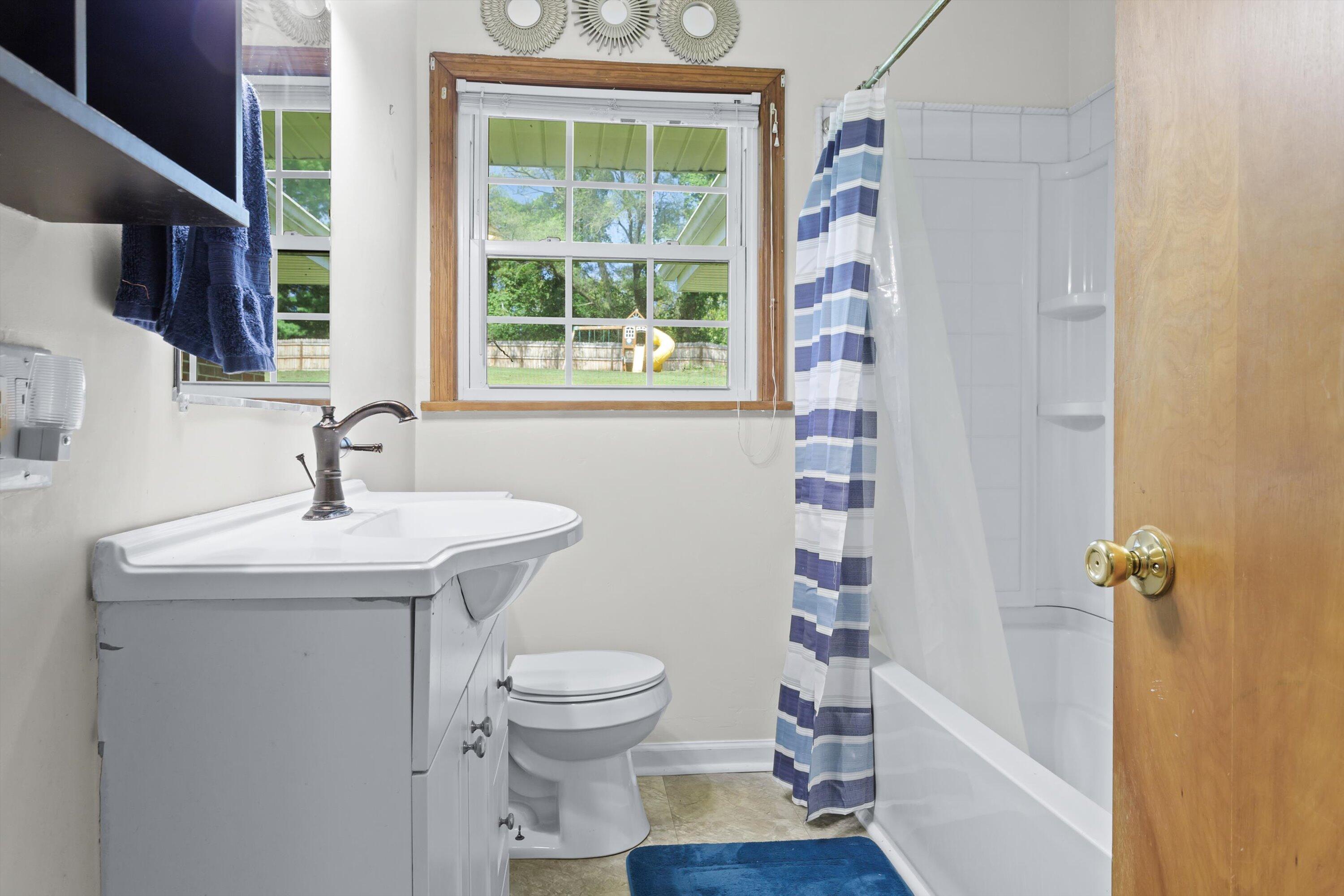 3300 Read Mountain Road Roanoke, VA 24019 - Photo 21 of 36 Full Bath