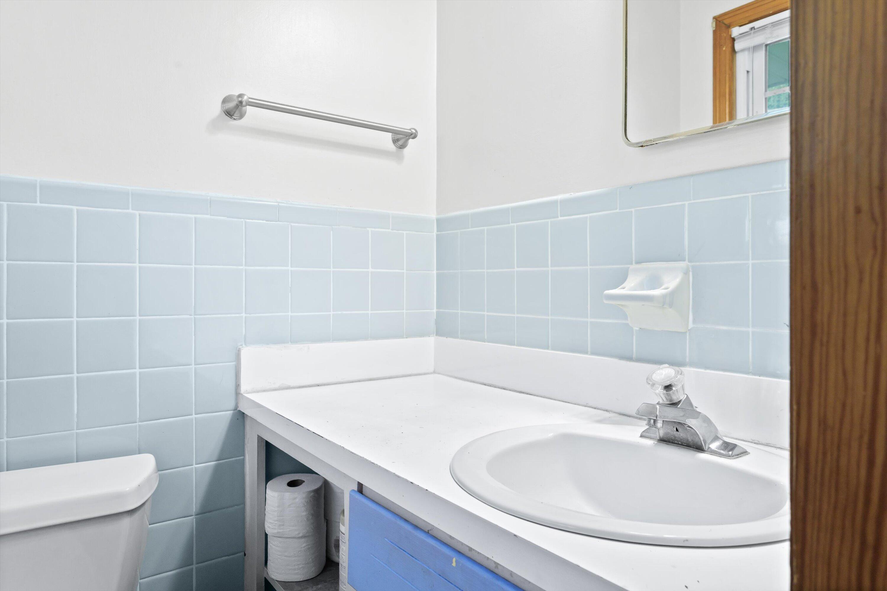 3300 Read Mountain Road Roanoke, VA 24019 - Photo 24 of 36 Half bath