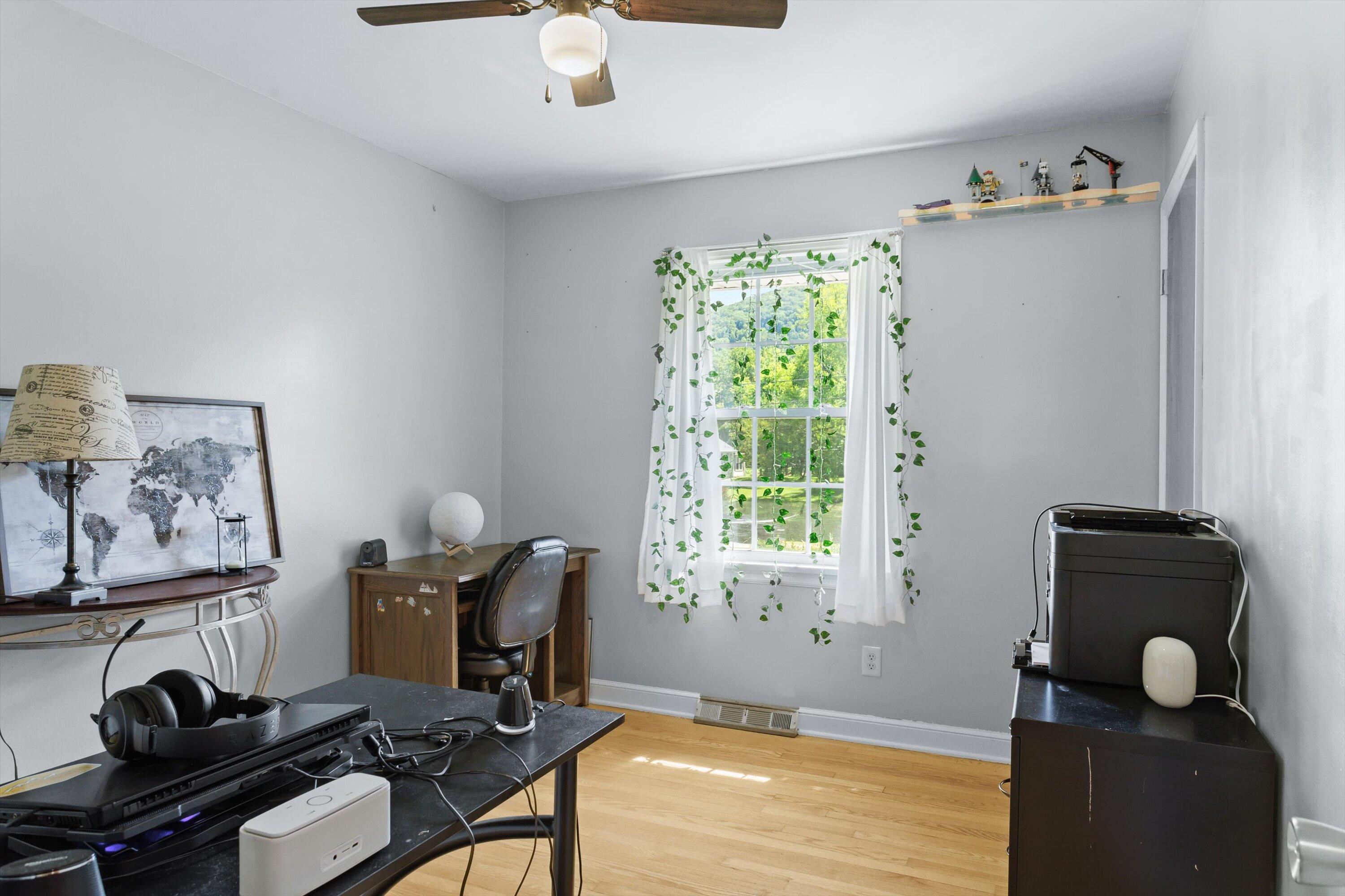 3300 Read Mountain Road Roanoke, VA 24019 - Photo 27 of 36 Bedroom #3