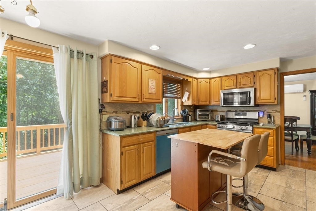 73 Sudbury Road Ashland, MA 01721 - Photo 13 of 33