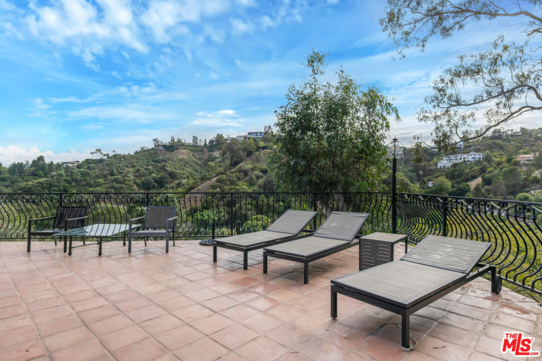 10557 Rocca Place Los Angeles, CA 90077 - Photo 39 of 52