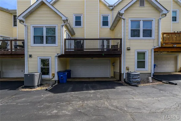 $340,000 | 2455 Clayborn Drive, Chesterfield, MO 63017