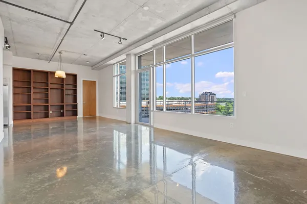 $4,395 | 800 West 5th Street, Unit 702, Austin, TX 78703