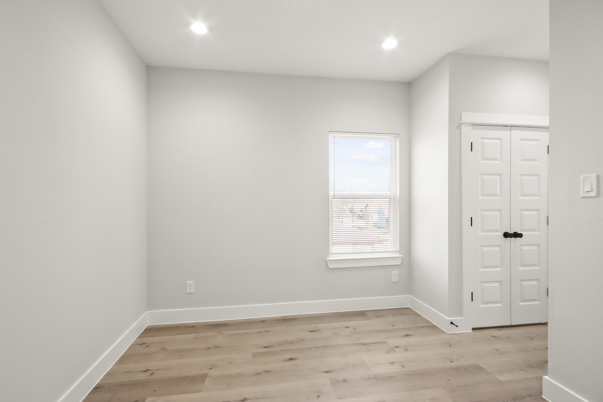 2105 Sam Wilson Street, Unit E Houston, TX 77020 - Photo 16 of 30 an empty room with wooden floor and window