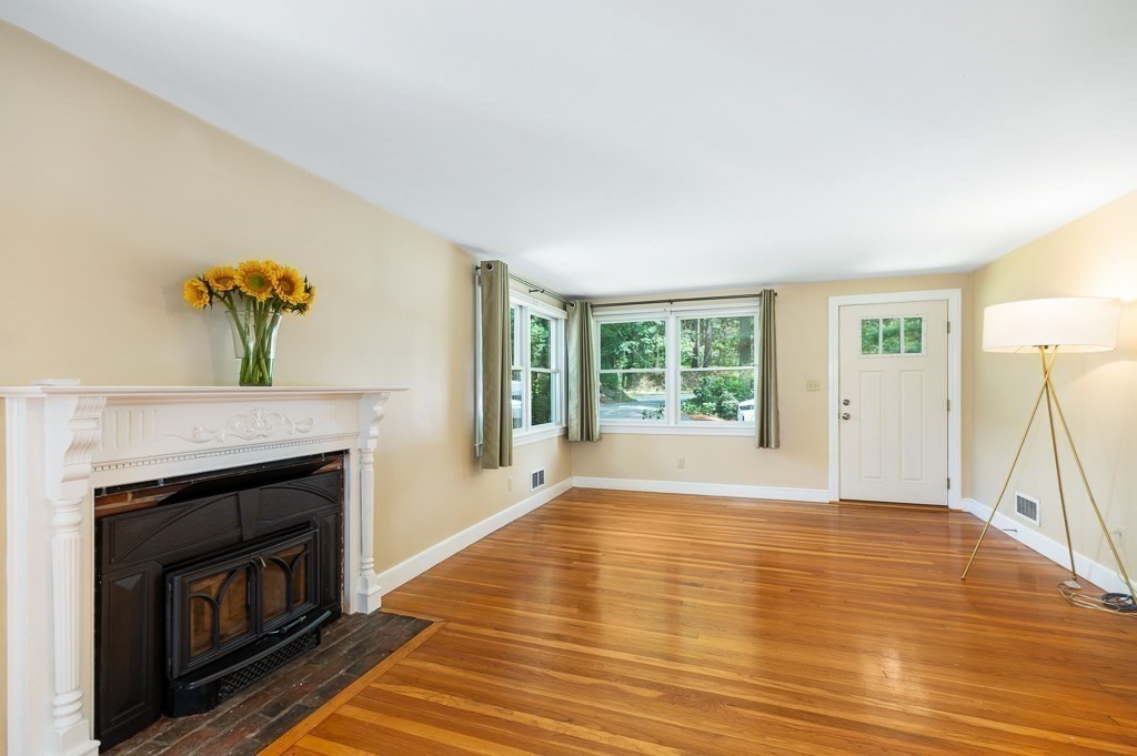 101 Topsfield Road Wenham, MA 01984 - Photo 5 of 40 Gallery Image 5