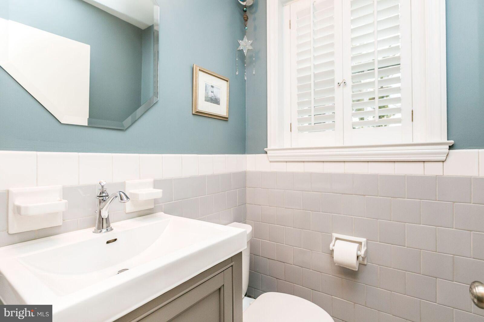 616 Hastings Road Baltimore, MD 21286 - Photo 11 of 23 a bathroom with a sink and a mirror