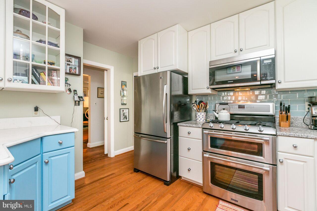 616 Hastings Road Baltimore, MD 21286 - Photo 6 of 23 a kitchen with stainless steel appliances a stove a refrigerator and cabinets