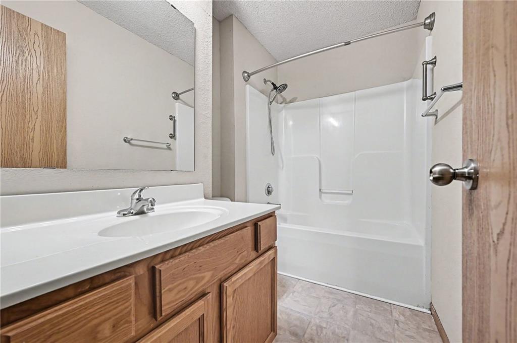 210 North Pointe Lane Raymore, MO 64083 - Photo 18 of 32