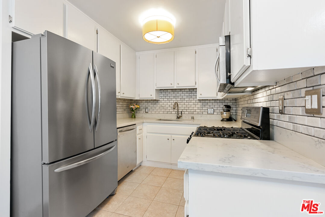 1430 South Point View Street, Unit 108 Los Angeles, CA 90035 - Photo 11 of 23