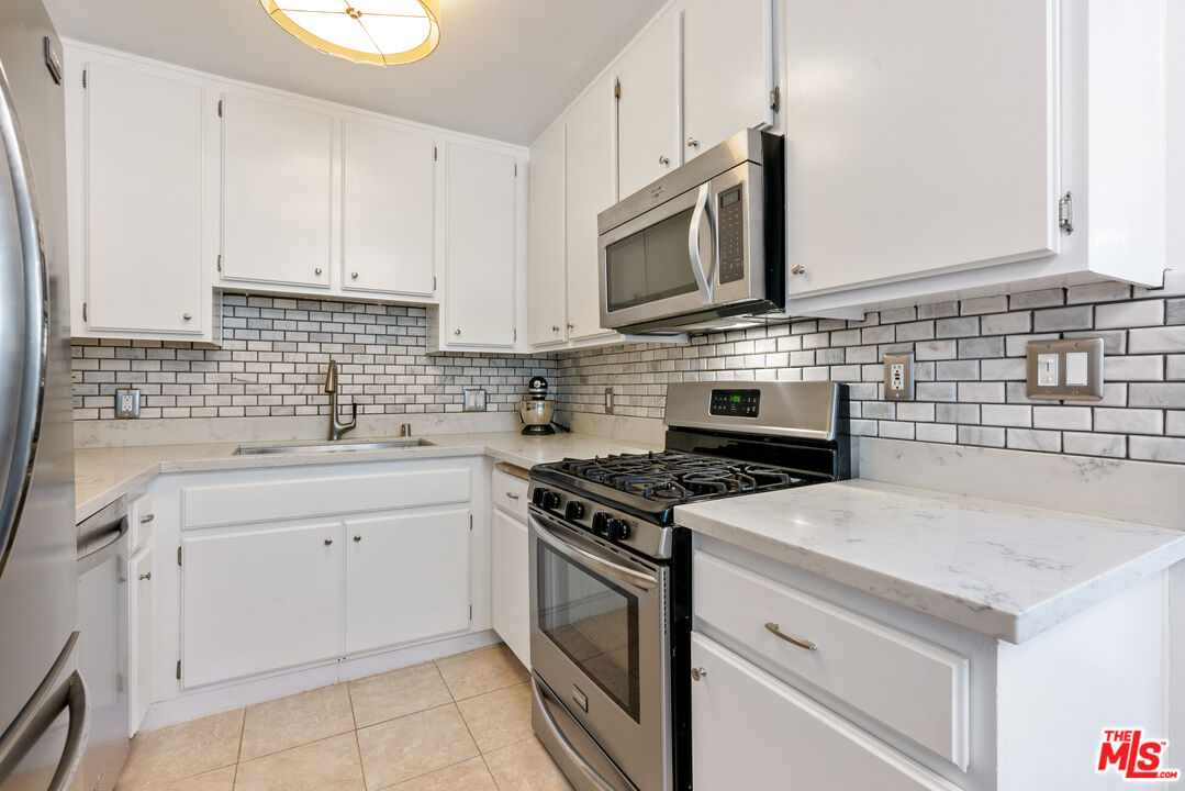 1430 South Point View Street, Unit 108 Los Angeles, CA 90035 - Photo 10 of 23