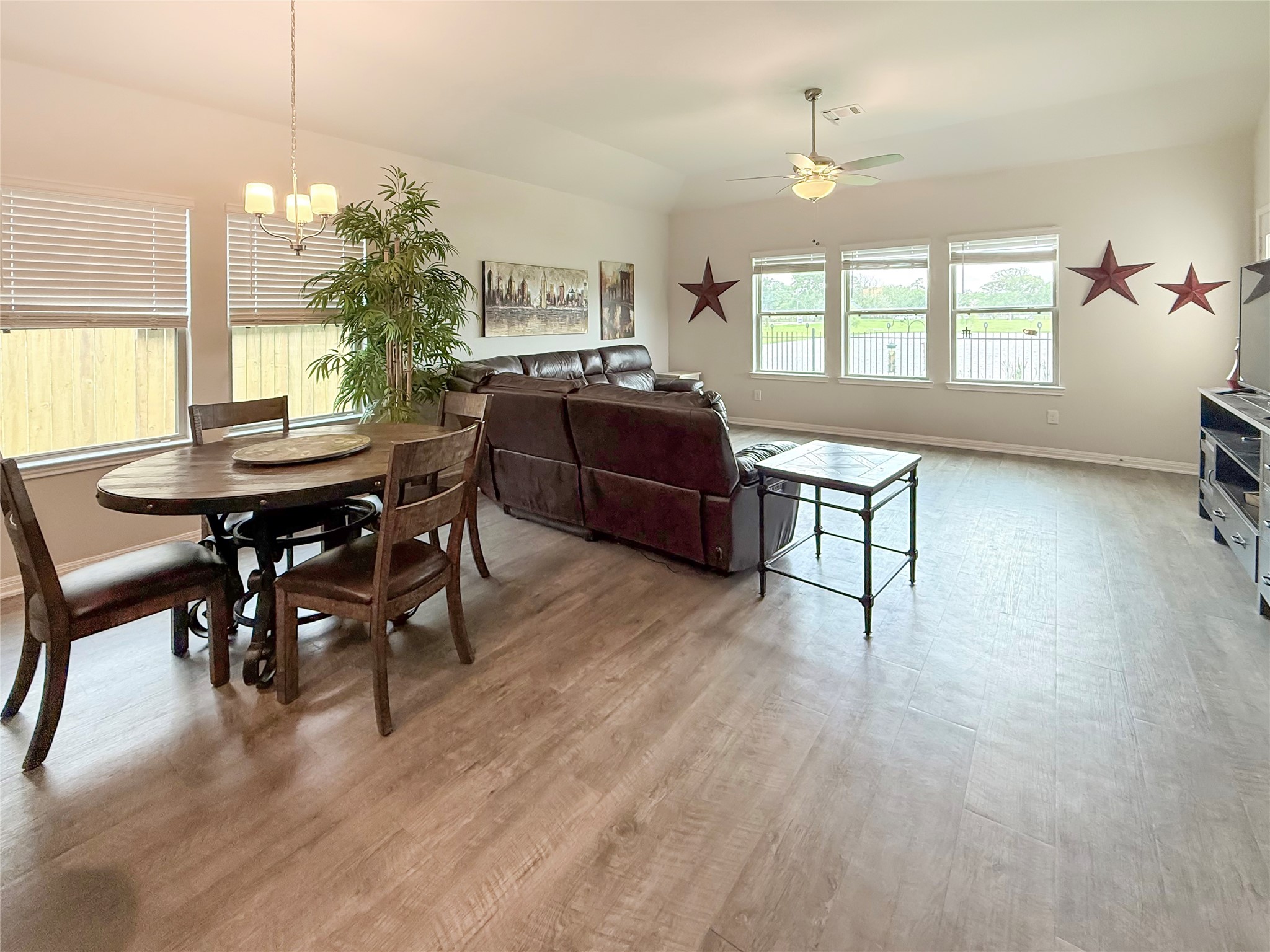 209 Bryan Way Angleton, TX 77515 - Photo 7 of 25