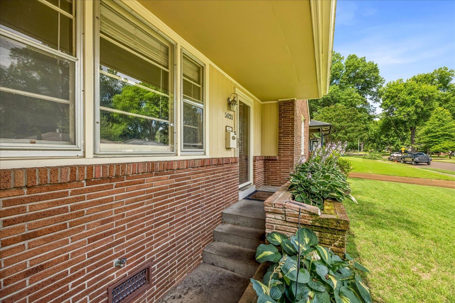 5021 Sequoia Road Memphis, TN 38117 - Photo 3 of 23