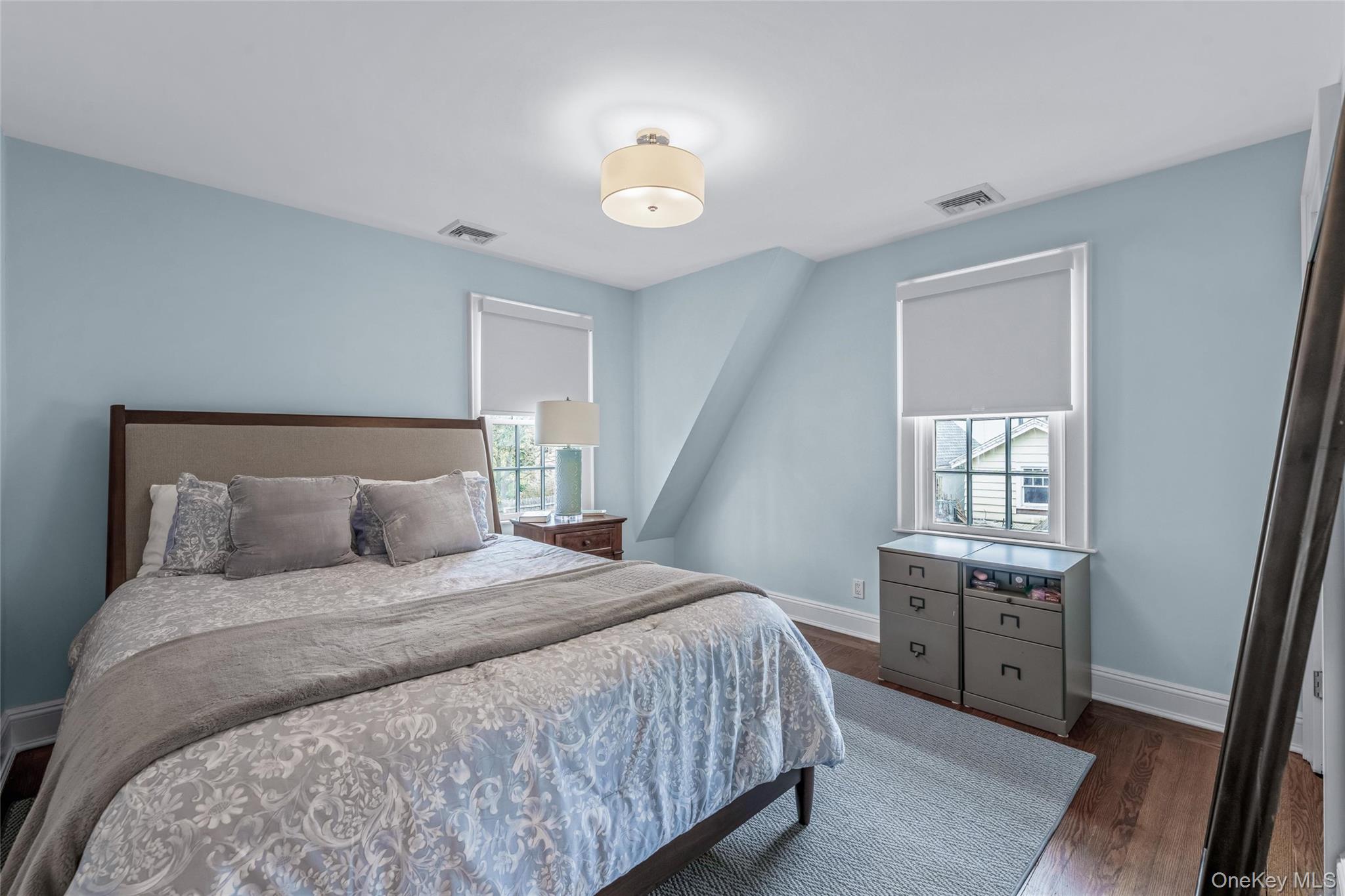 340 Manor Road Queens, NY 11363 - Photo 11 of 34