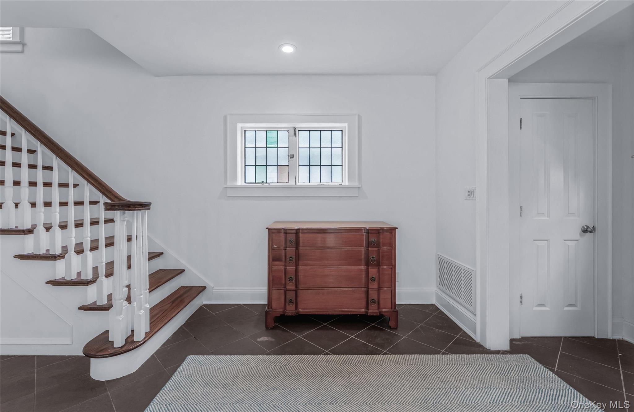 340 Manor Road Queens, NY 11363 - Photo 3 of 34 LArge foyer with closet